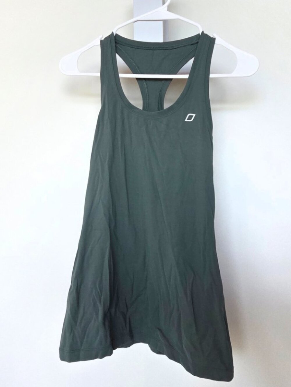 Lorna Jane womens racerback gym tank in green scoop neck athletic fit size s